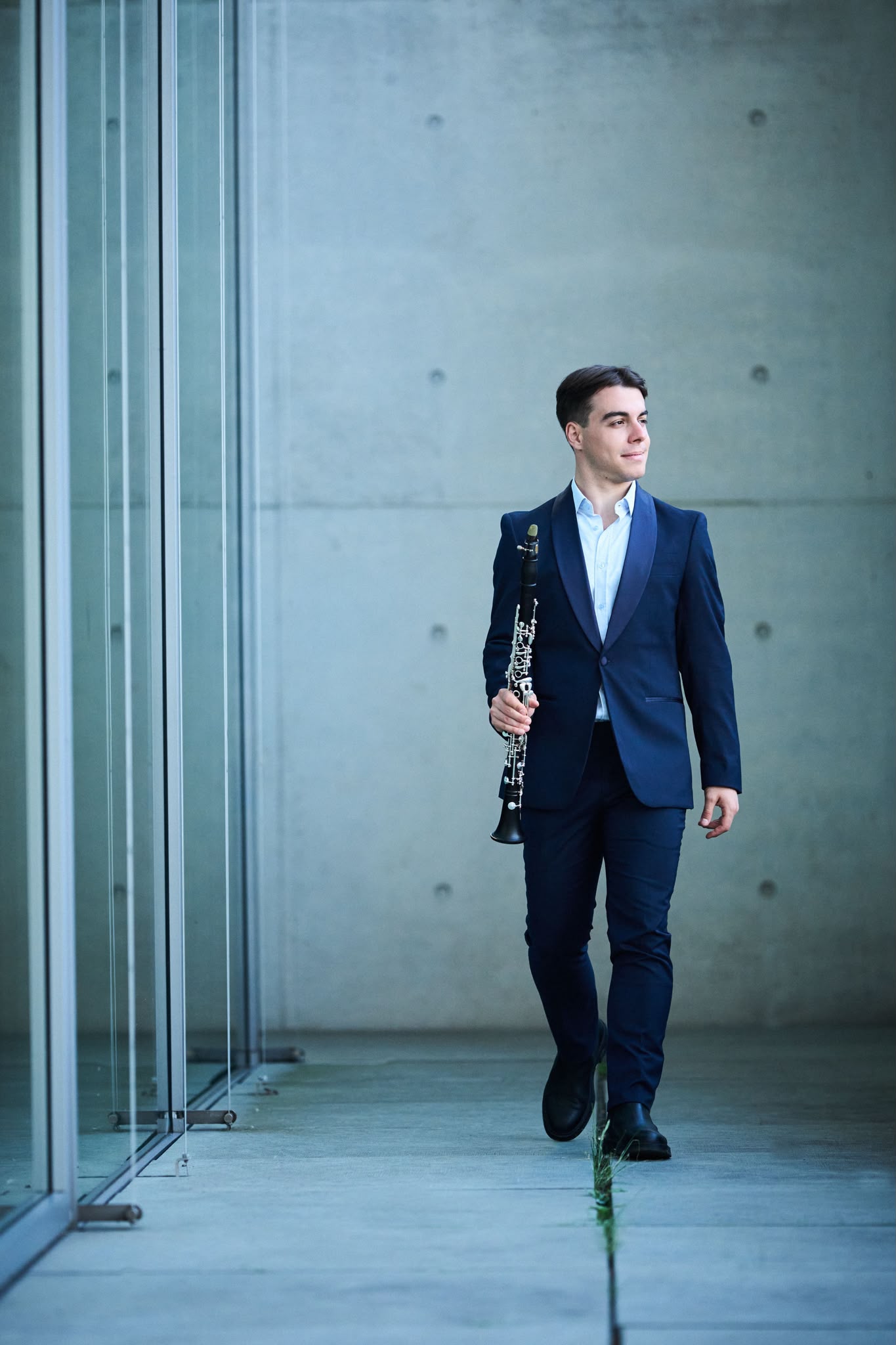 Matija Raičević holding his clarinet